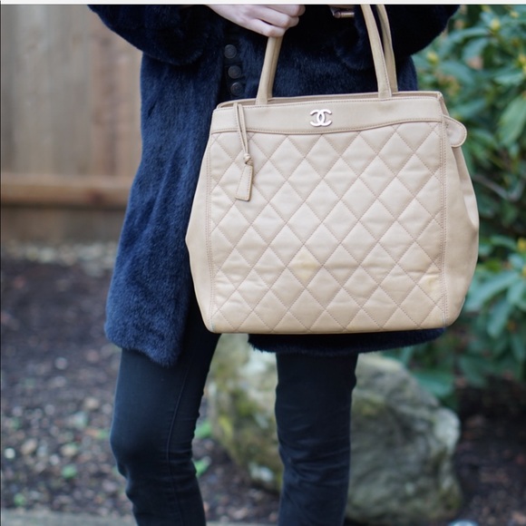 Chanel Matelasse Tote Bag - Picture 2 of 8